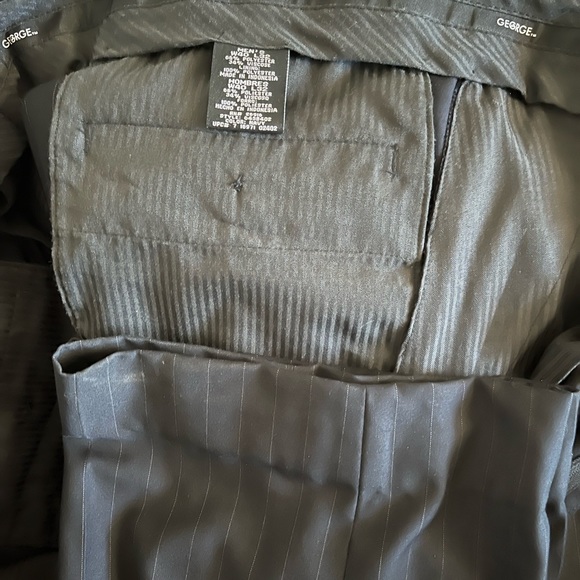 Pinstripe blazer & pair of matching slacks - Picture 5 of 7